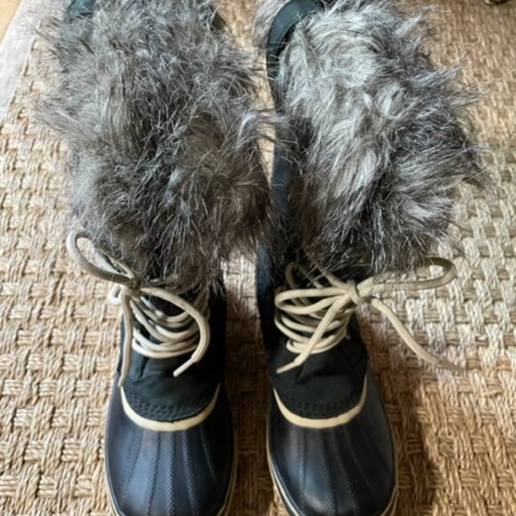 Sorel JOAN OF ARCTIC™ Women's Waterproof Boot in charcoal & black - Picture 8 of 12